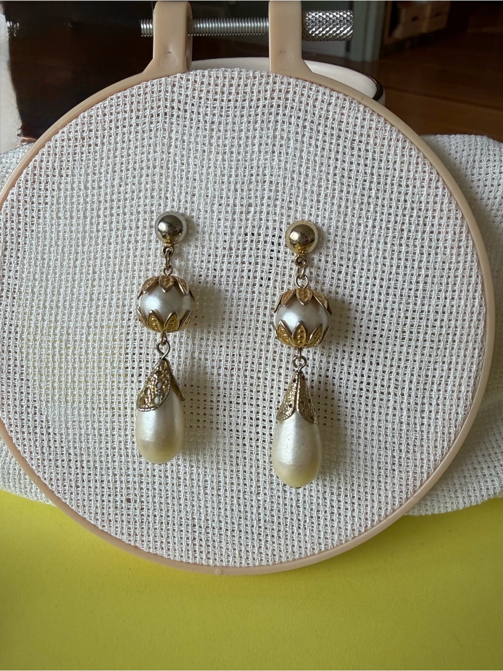 Vtg 50s Faux Pearl Drop Earring Gold Filigree Victorian Teardrop Dangle Coquette